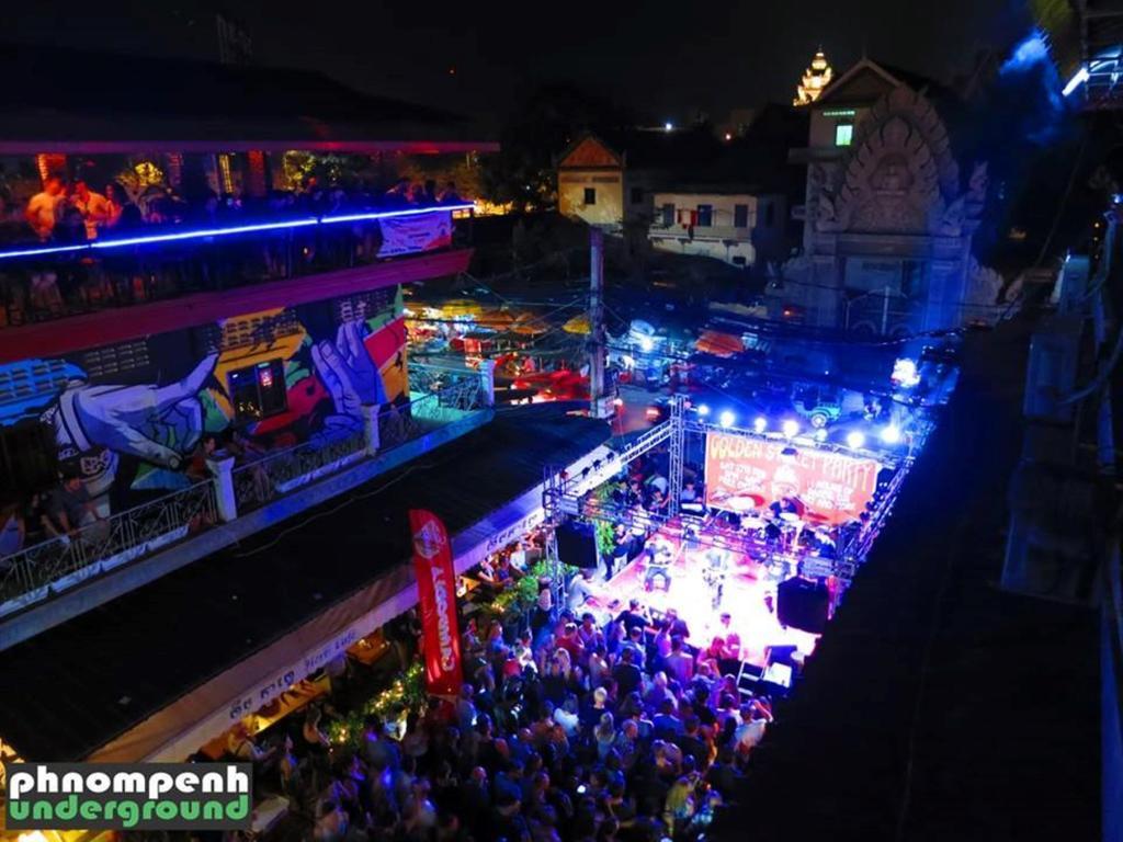 Top Banana Guesthouse & Rooftop Bar Phnom Penh Exteriör bild