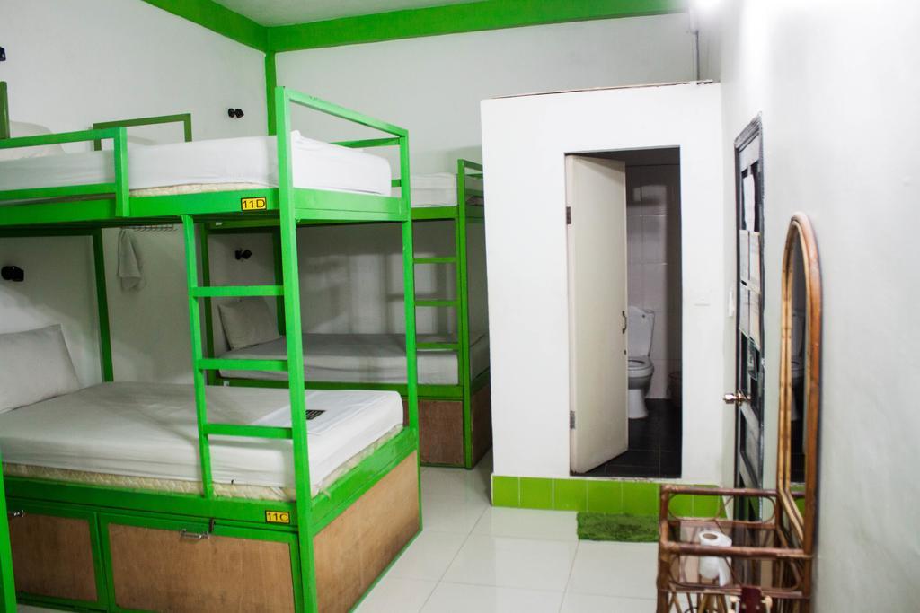 Top Banana Guesthouse & Rooftop Bar Phnom Penh Exteriör bild