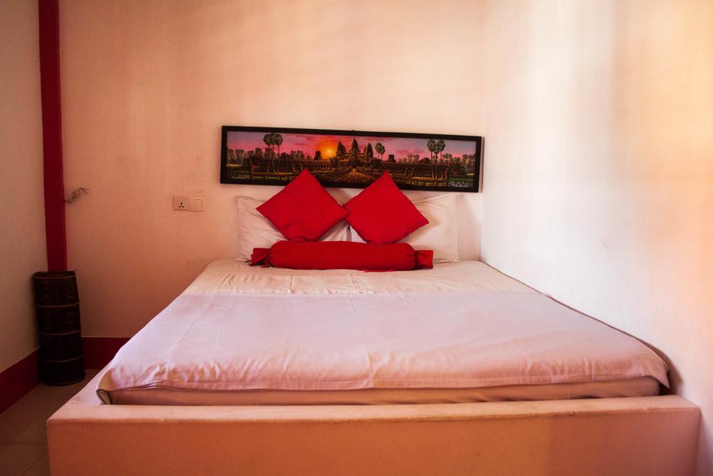 Top Banana Guesthouse & Rooftop Bar Phnom Penh Exteriör bild