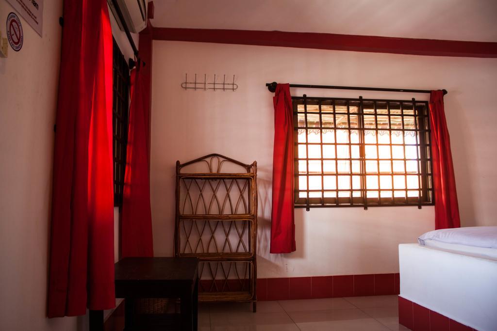 Top Banana Guesthouse & Rooftop Bar Phnom Penh Exteriör bild