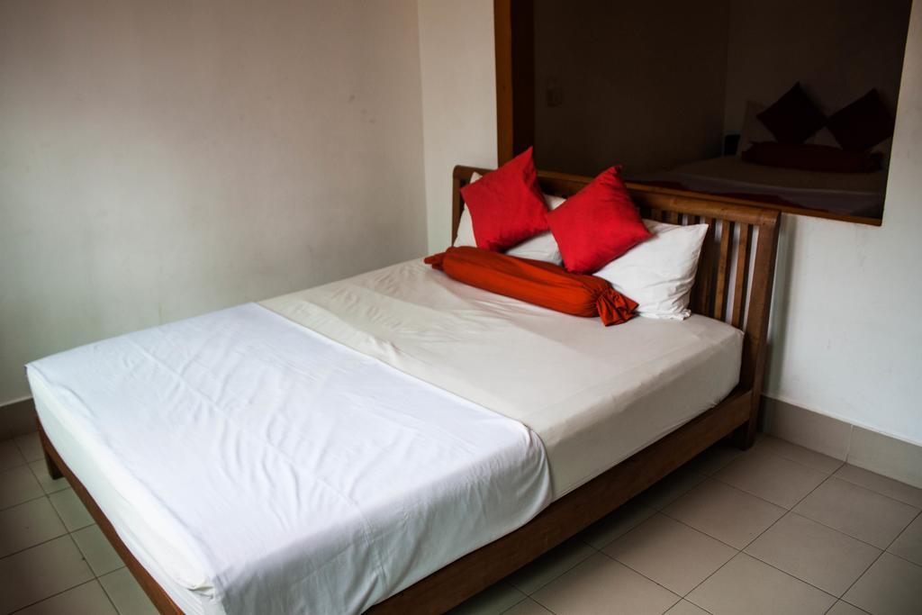 Top Banana Guesthouse & Rooftop Bar Phnom Penh Exteriör bild