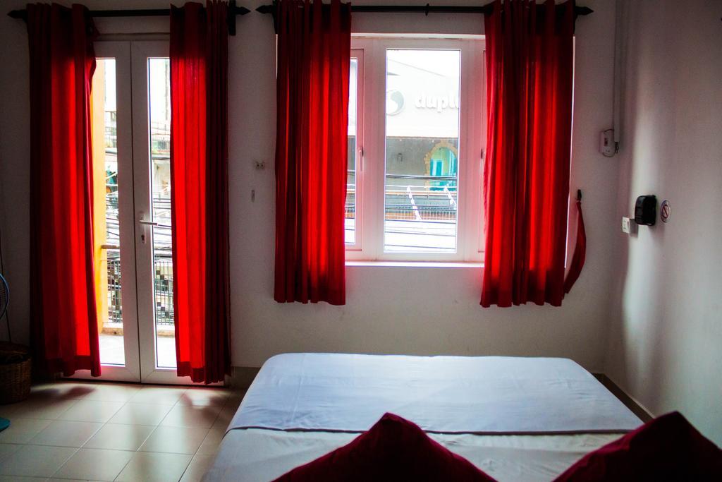 Top Banana Guesthouse & Rooftop Bar Phnom Penh Exteriör bild