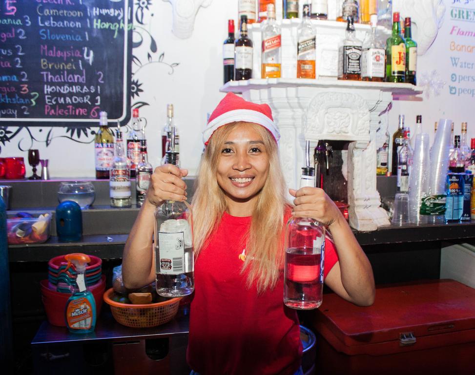 Top Banana Guesthouse & Rooftop Bar Phnom Penh Exteriör bild