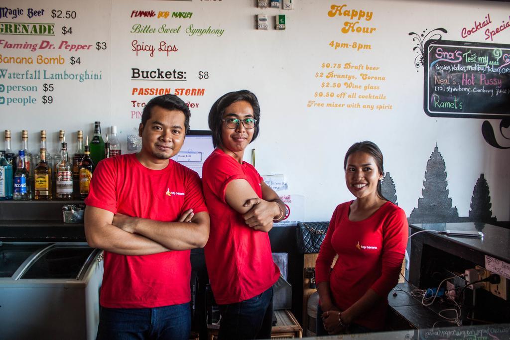 Top Banana Guesthouse & Rooftop Bar Phnom Penh Exteriör bild