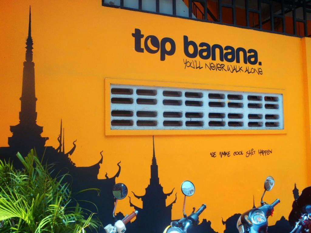 Top Banana Guesthouse & Rooftop Bar Phnom Penh Exteriör bild